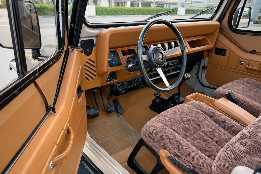 Jeep Wrangler JY 1995 GCC Specs For Sale (Accident Free / Manual Gear) - Image 8
