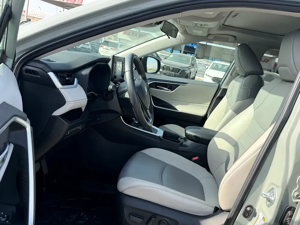 Toyota Rav 4 XLE Premium 2021, American Specs - Image 13