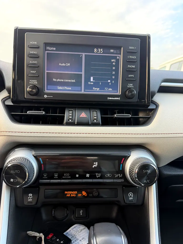 Toyota Rav 4 XLE Premium 2021, American Specs - Image 17