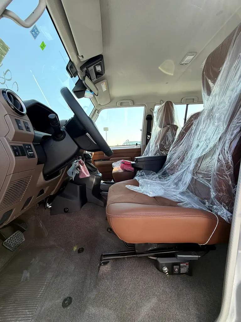 Toyota Land Cruiser 76 Hardtop LX - Image 14