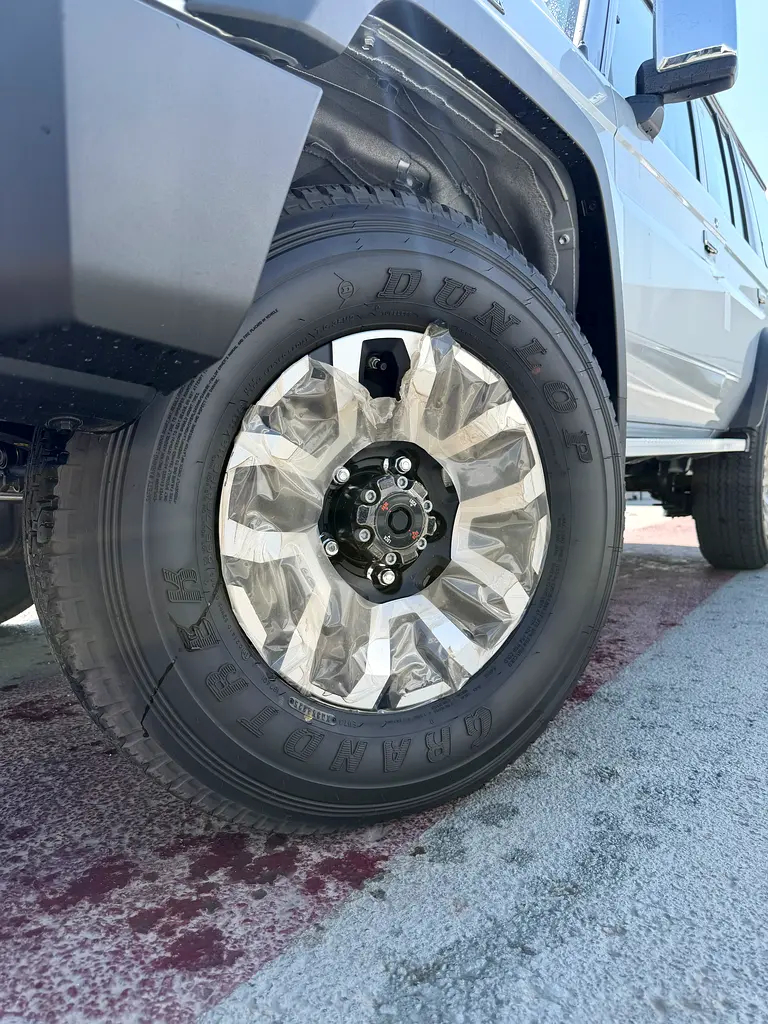 Toyota Land Cruiser 76 Hardtop LX - Image 4