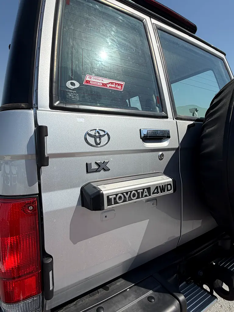 Toyota Land Cruiser 76 Hardtop LX - Image 5