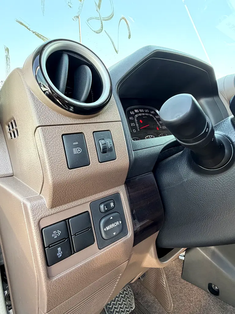 Toyota Land Cruiser 76 Hardtop LX - Image 8