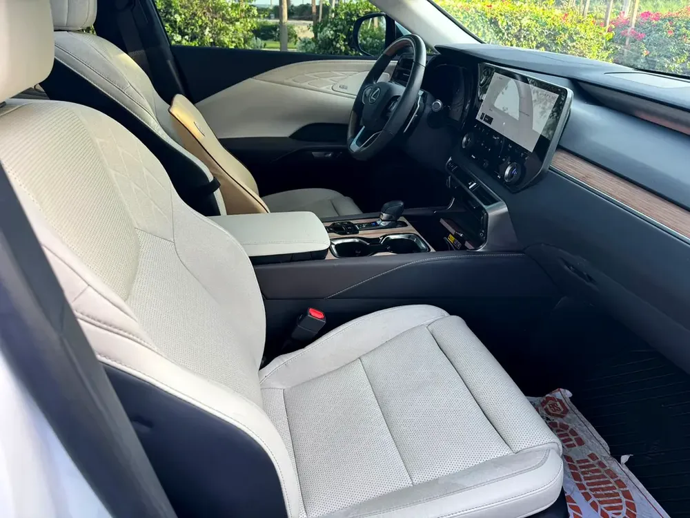 Lexus RX 350 Platinum 2025 - Canadian Specs - Brand New - Image 9