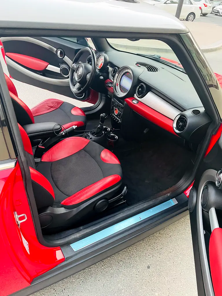 Mini Cooper S (R56) – GCC Spec | Chili Red | Fully Loaded - Image 9