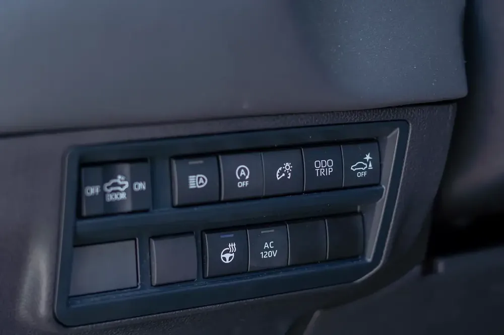 2024 Toyota Tundra Crewmax Platinum! - Image 11