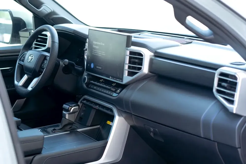 2024 Toyota Tundra Crewmax Platinum! - Image 9