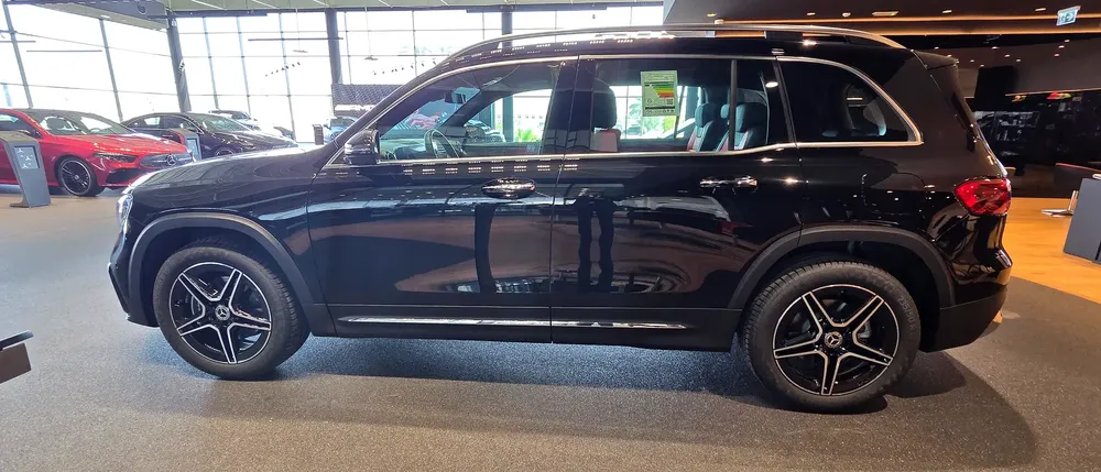 2025 Mercedes-Benz GLB200 | GCC - EMC Warranty  Service contract - Image 4