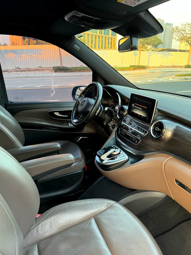 Gcc Clean Mercedes V 250 Free Accident - Image 11