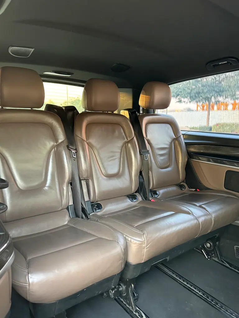 Gcc Clean Mercedes V 250 Free Accident - Image 13