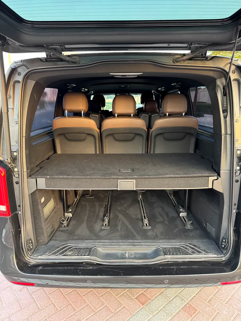 Gcc Clean Mercedes V 250 Free Accident - Image 14