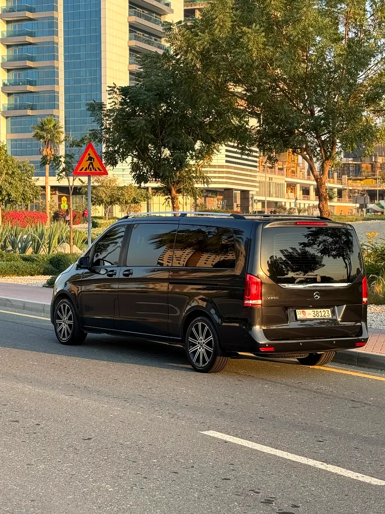 Gcc Clean Mercedes V 250 Free Accident - Image 7