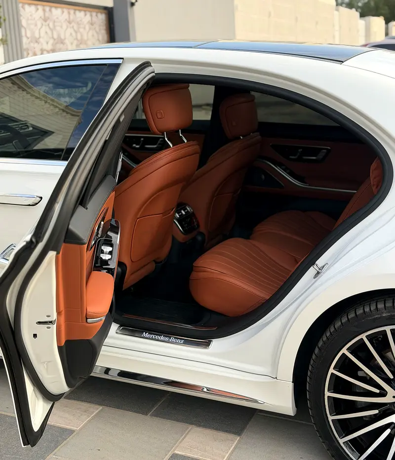 S500 4MATIC - GCC SPECS - WARRANTY / SERVICE 105,000 KM GARGASH - ACCIDENT FREE - EXCELENT CONDITION - Image 8