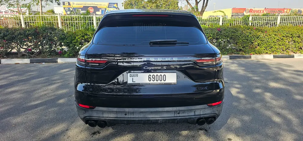 PORSCHE CAYENNE S MODEL 2019 G.C.C ACCIDENT FREE F.S.H - Image 10