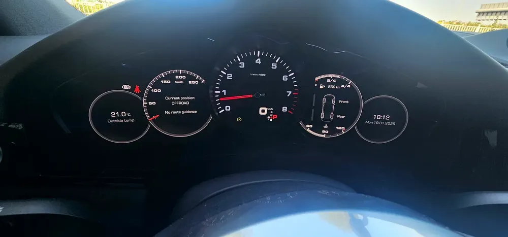 PORSCHE CAYENNE S MODEL 2019 G.C.C ACCIDENT FREE F.S.H - Image 12