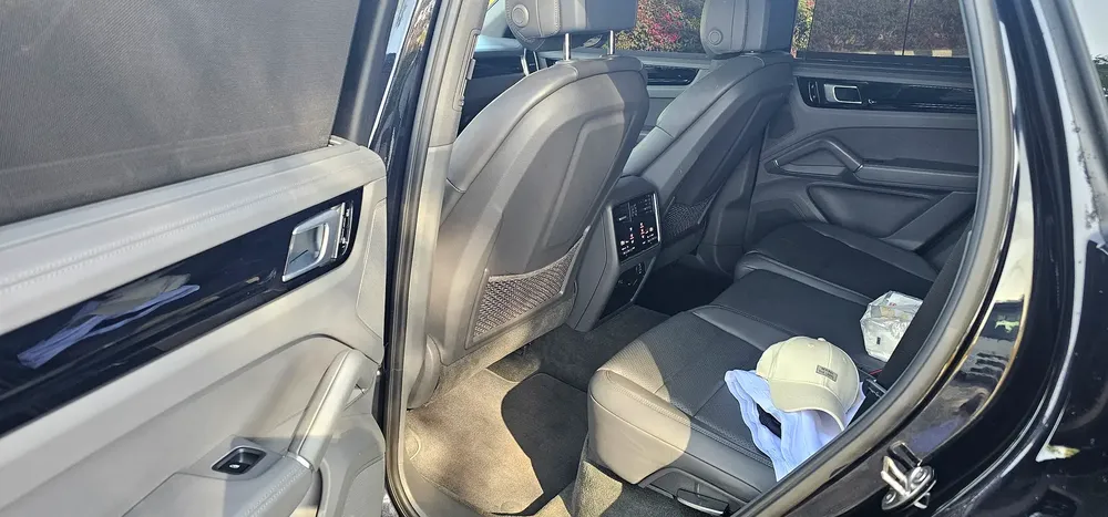 PORSCHE CAYENNE S MODEL 2019 G.C.C ACCIDENT FREE F.S.H - Image 13
