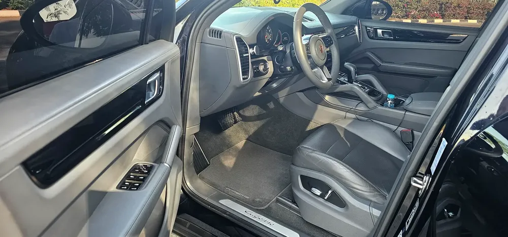 PORSCHE CAYENNE S MODEL 2019 G.C.C ACCIDENT FREE F.S.H - Image 14