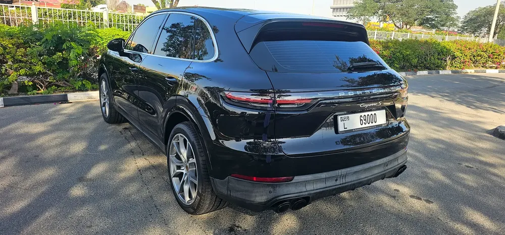 PORSCHE CAYENNE S MODEL 2019 G.C.C ACCIDENT FREE F.S.H - Image 5