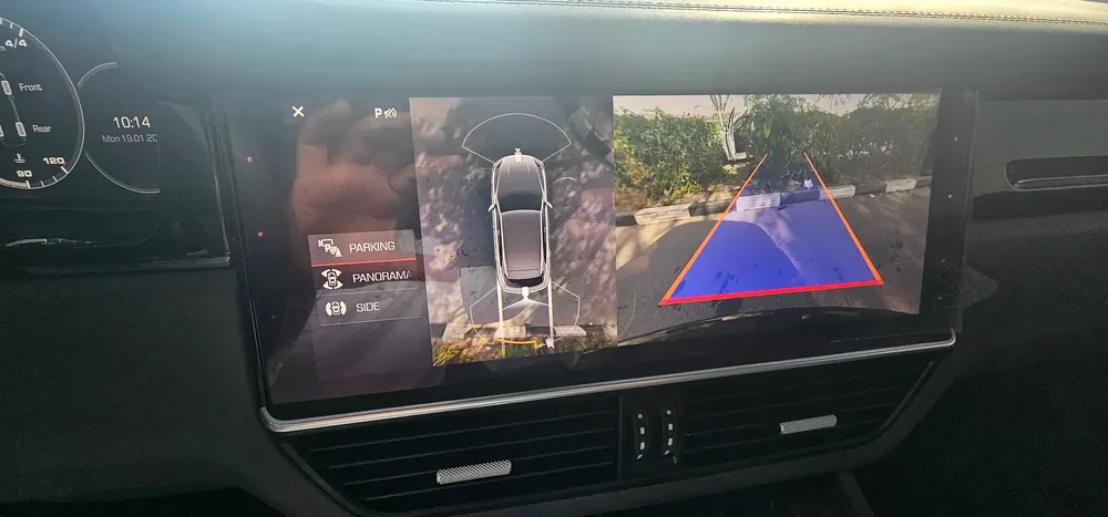 PORSCHE CAYENNE S MODEL 2019 G.C.C ACCIDENT FREE F.S.H - Image 6