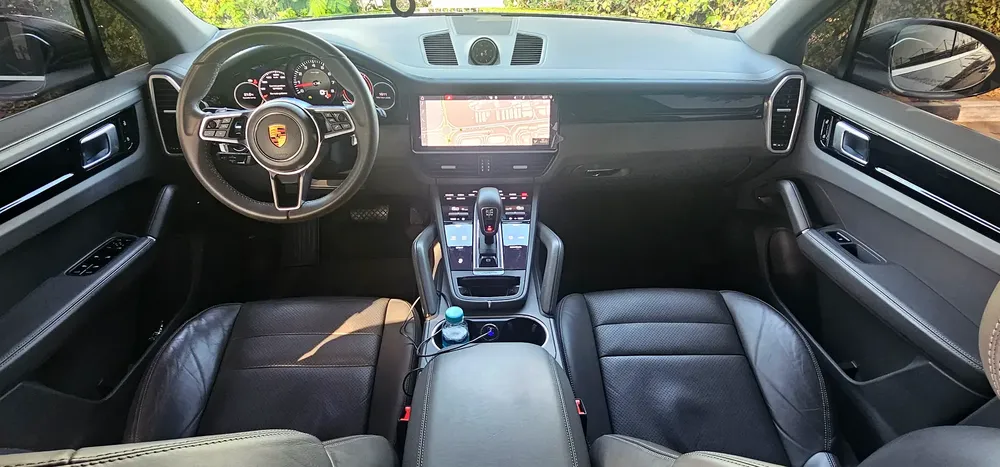 PORSCHE CAYENNE S MODEL 2019 G.C.C ACCIDENT FREE F.S.H - Image 7