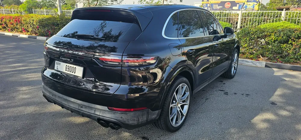 PORSCHE CAYENNE S MODEL 2019 G.C.C ACCIDENT FREE F.S.H - Image 8