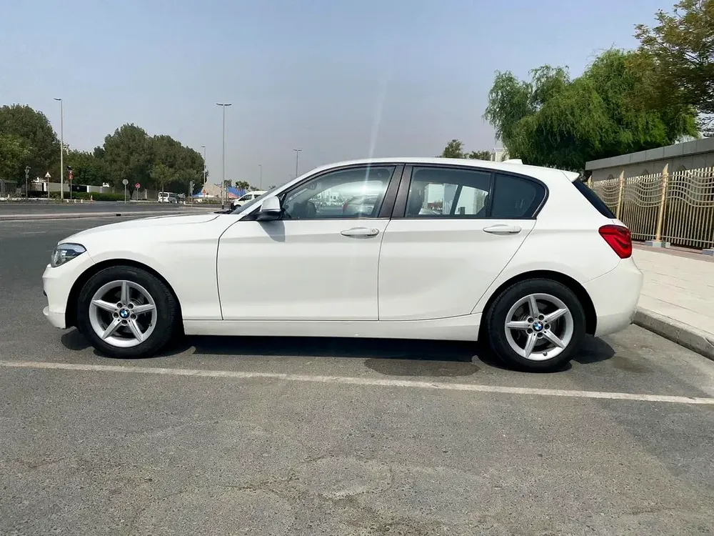 2019 bmw 120i sport line 2.0L  || GCC ||accident free ||Full services at bmw agency - Image 10