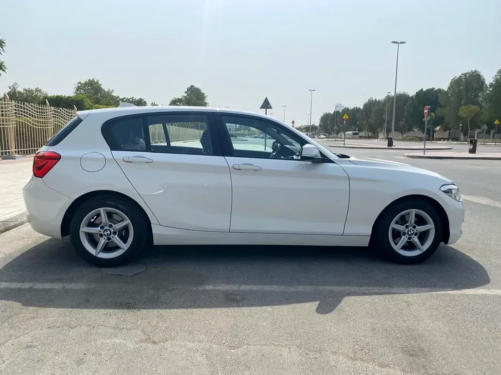 2019 bmw 120i sport line 2.0L  || GCC ||accident free ||Full services at bmw agency - Image 11