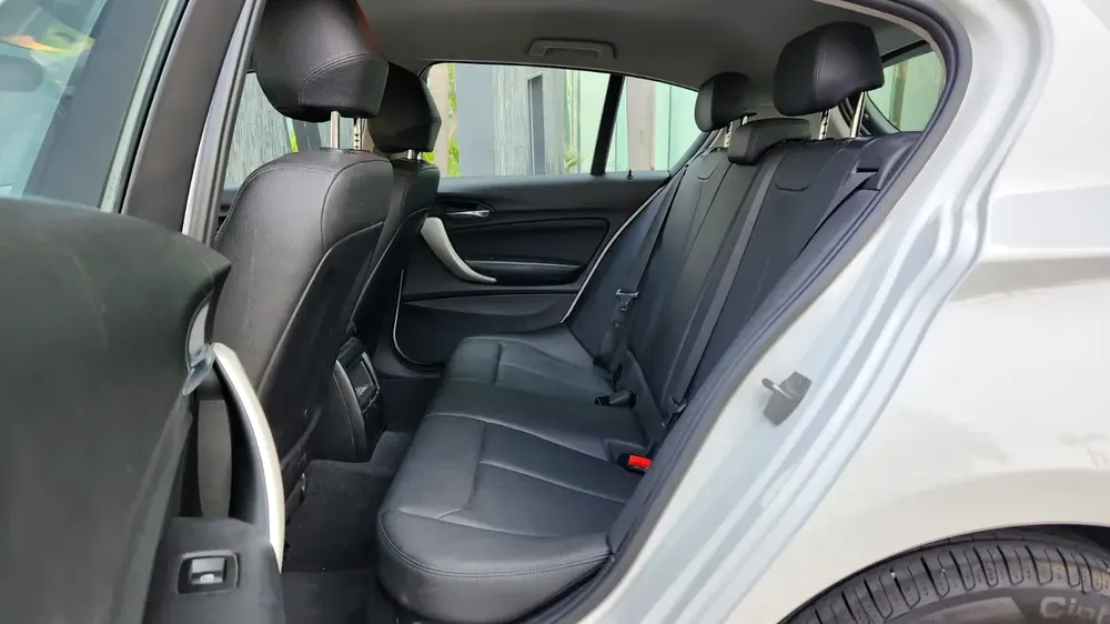 2019 bmw 120i sport line 2.0L  || GCC ||accident free ||Full services at bmw agency - Image 14