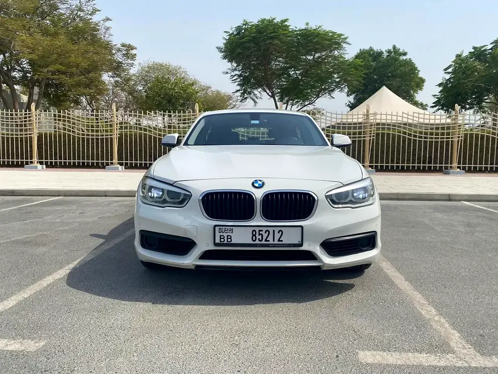 2019 bmw 120i sport line 2.0L  || GCC ||accident free ||Full services at bmw agency - Image 4