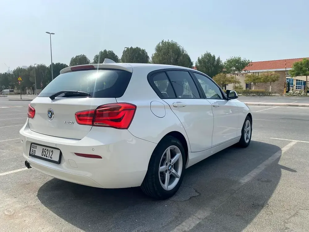 2019 bmw 120i sport line 2.0L  || GCC ||accident free ||Full services at bmw agency - Image 6