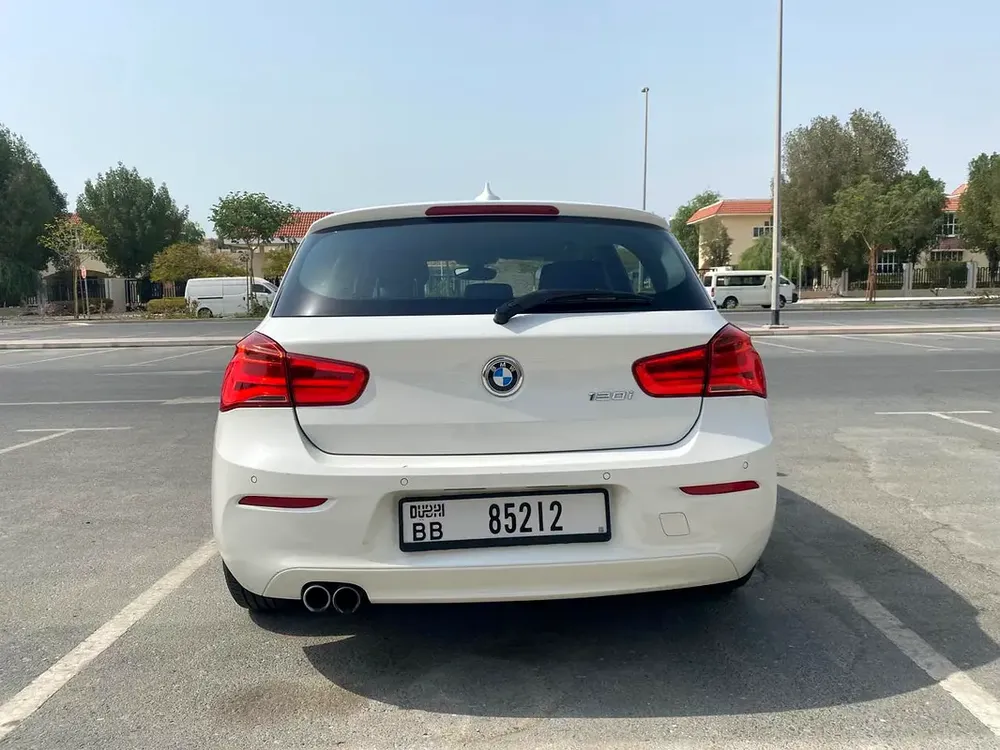 2019 bmw 120i sport line 2.0L  || GCC ||accident free ||Full services at bmw agency - Image 8