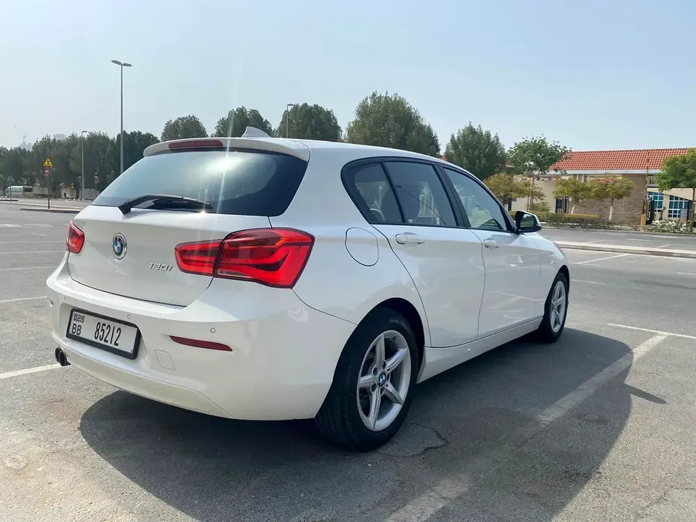 2019 bmw 120i sport line 2.0L  || GCC ||accident free ||Full services at bmw agency - Image 9