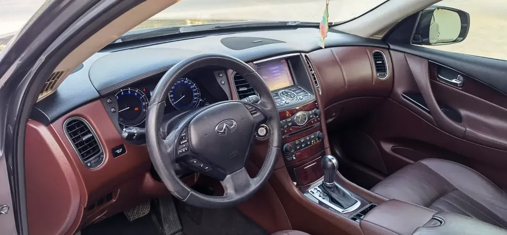 2017 GCC INFINITI QX50 LUXURY - Image 10