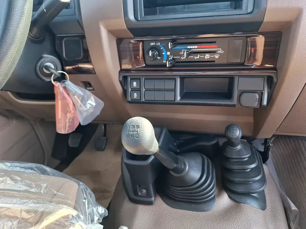 Toyota LC Pickup 2.8L 2025 MT SC White Diesel GCC - Image 10