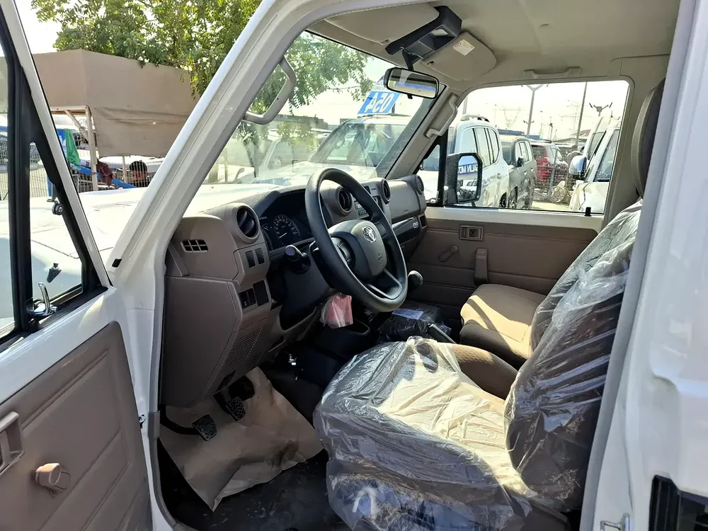 Toyota LC Pickup 2.8L 2025 MT SC White Diesel GCC - Image 12