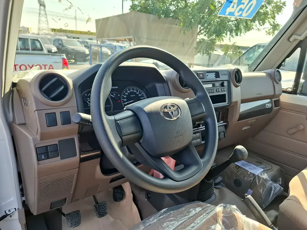 Toyota LC Pickup 2.8L 2025 MT SC White Diesel GCC - Image 13