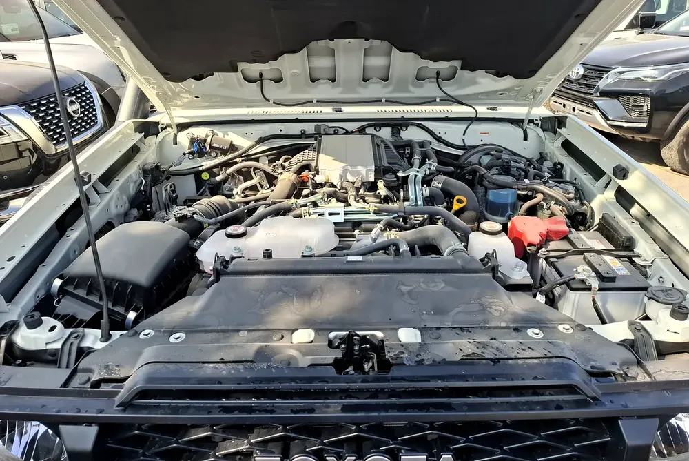 Toyota LC Pickup 2.8L 2025 MT SC White Diesel GCC - Image 14