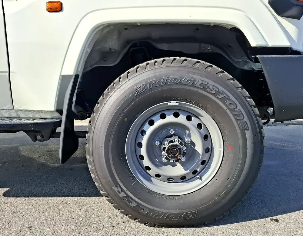Toyota LC Pickup 2.8L 2025 MT SC White Diesel GCC - Image 5