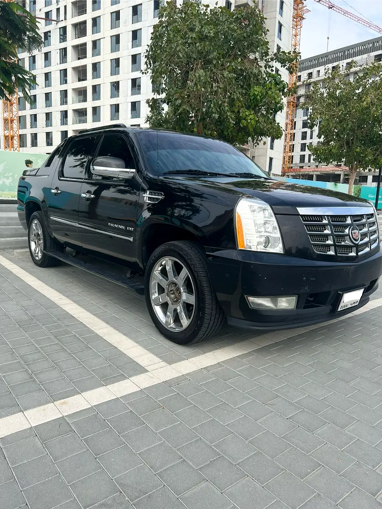 Pick Up Truck Cadillac Escalade EXT | GCC Specs | Well Maintained - Image 4