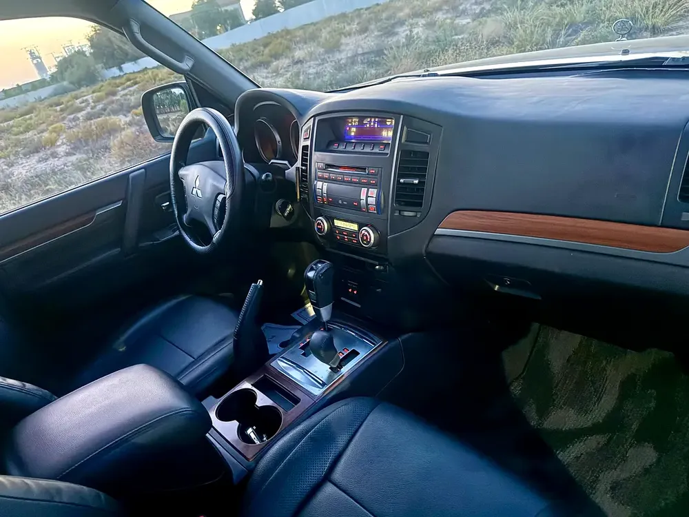 Mitsubishi Pajero GLS Top 5 Door - GCC Specs - Image 10