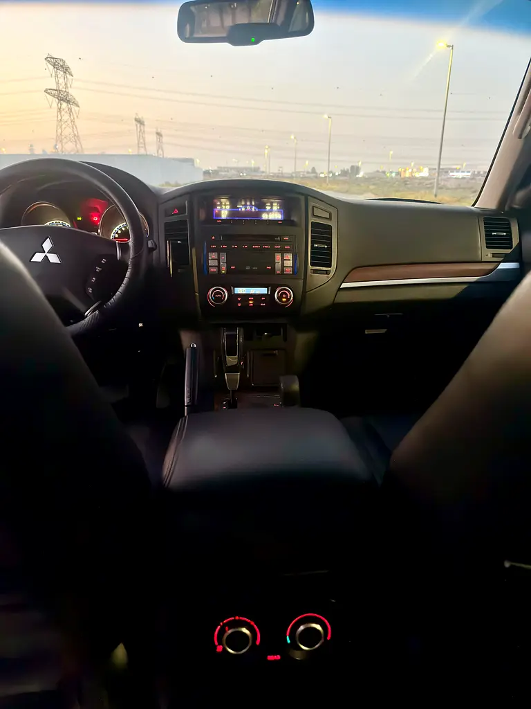 Mitsubishi Pajero GLS Top 5 Door - GCC Specs - Image 14