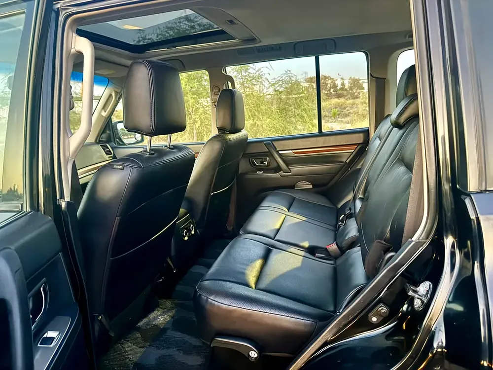 Mitsubishi Pajero GLS Top 5 Door - GCC Specs - Image 18