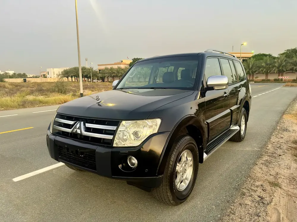 Mitsubishi Pajero GLS Top 5 Door - GCC Specs - Image 4