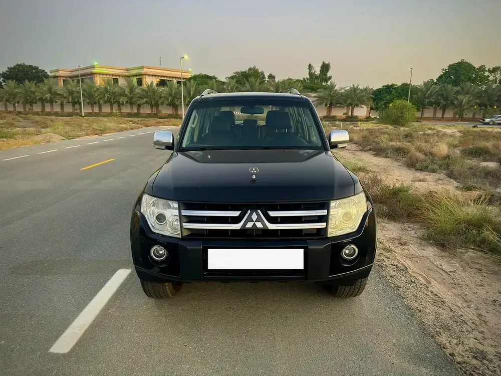 Mitsubishi Pajero GLS Top 5 Door - GCC Specs - Image 5