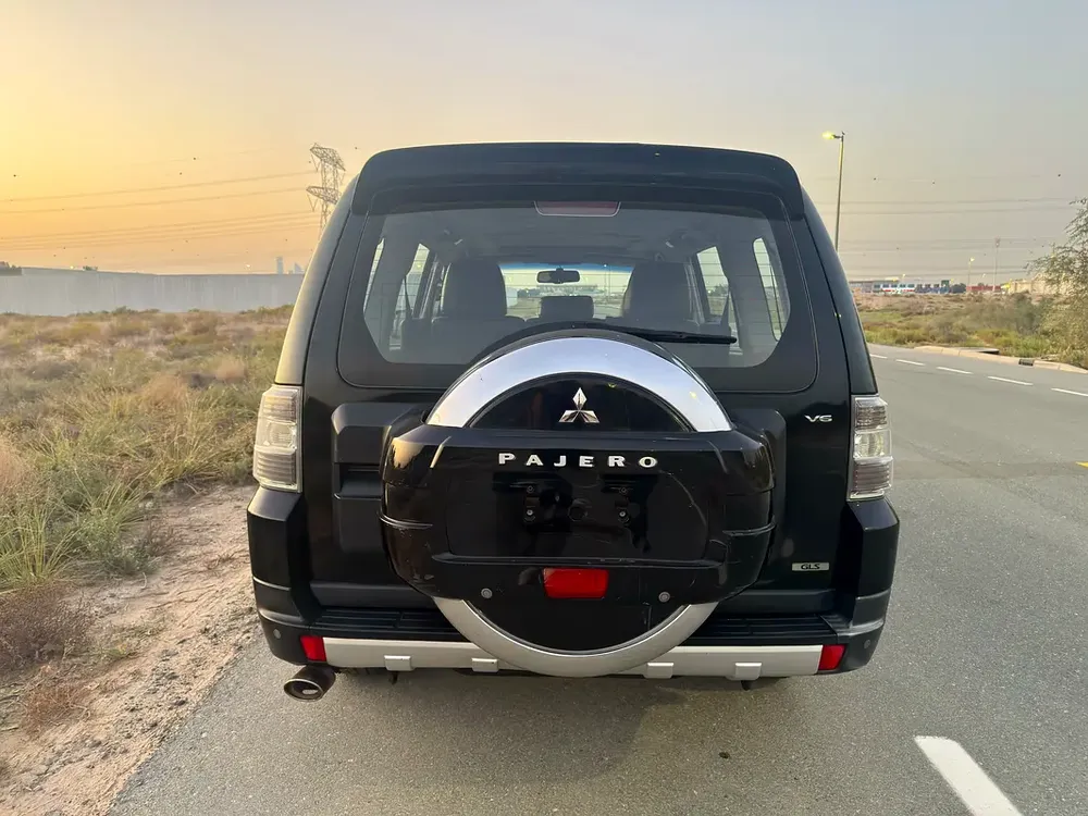 Mitsubishi Pajero GLS Top 5 Door - GCC Specs - Image 6