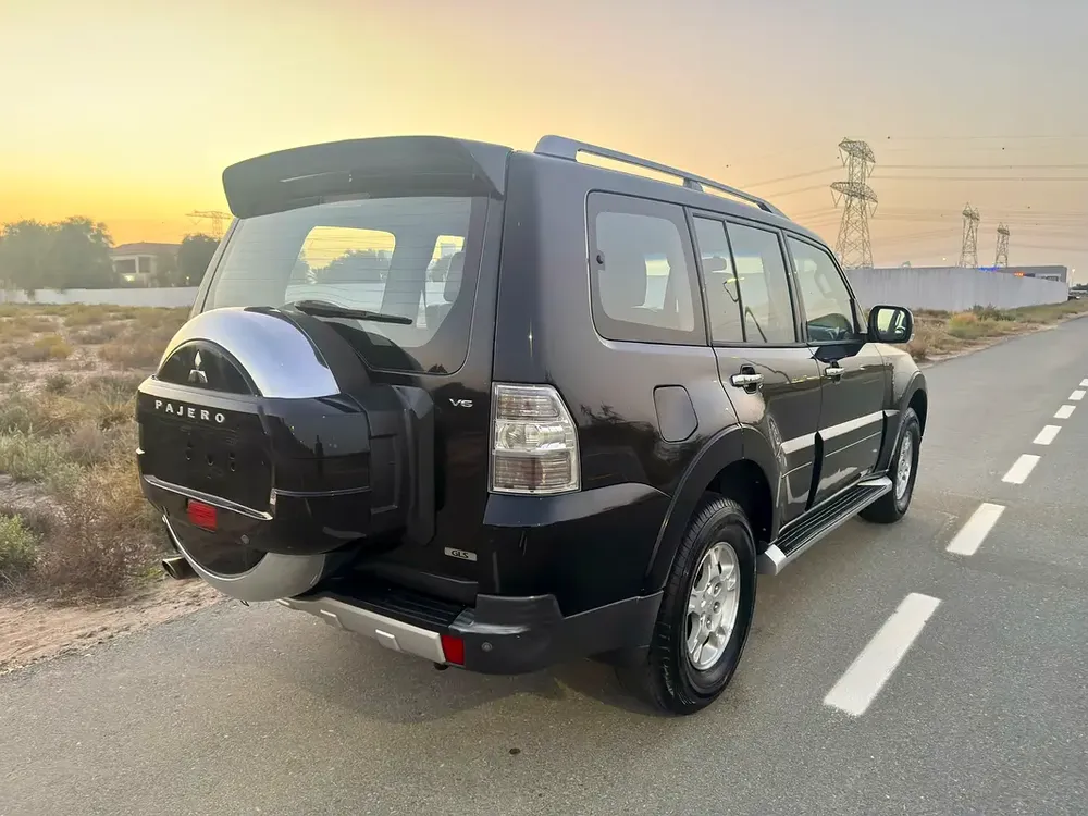 Mitsubishi Pajero GLS Top 5 Door - GCC Specs - Image 7
