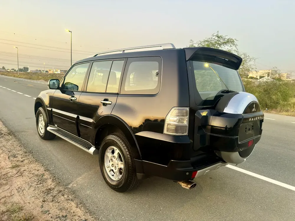 Mitsubishi Pajero GLS Top 5 Door - GCC Specs - Image 8