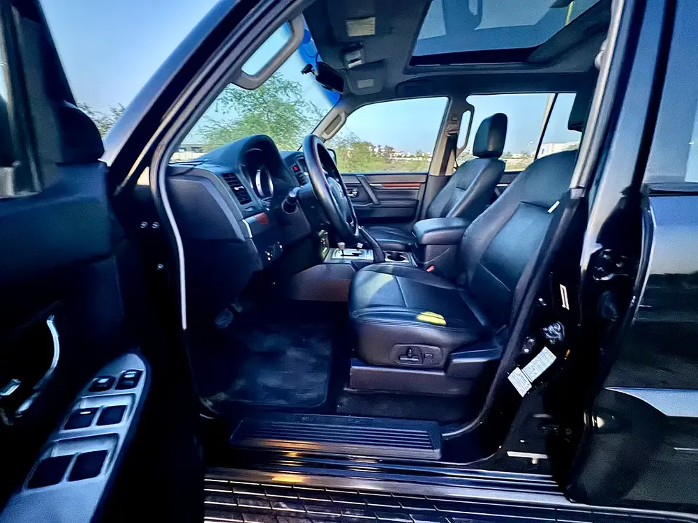 Mitsubishi Pajero GLS Top 5 Door - GCC Specs - Image 9