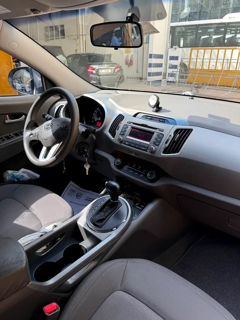 2012 Kia Sportage - 1 owner - clean - GCC - Image 5