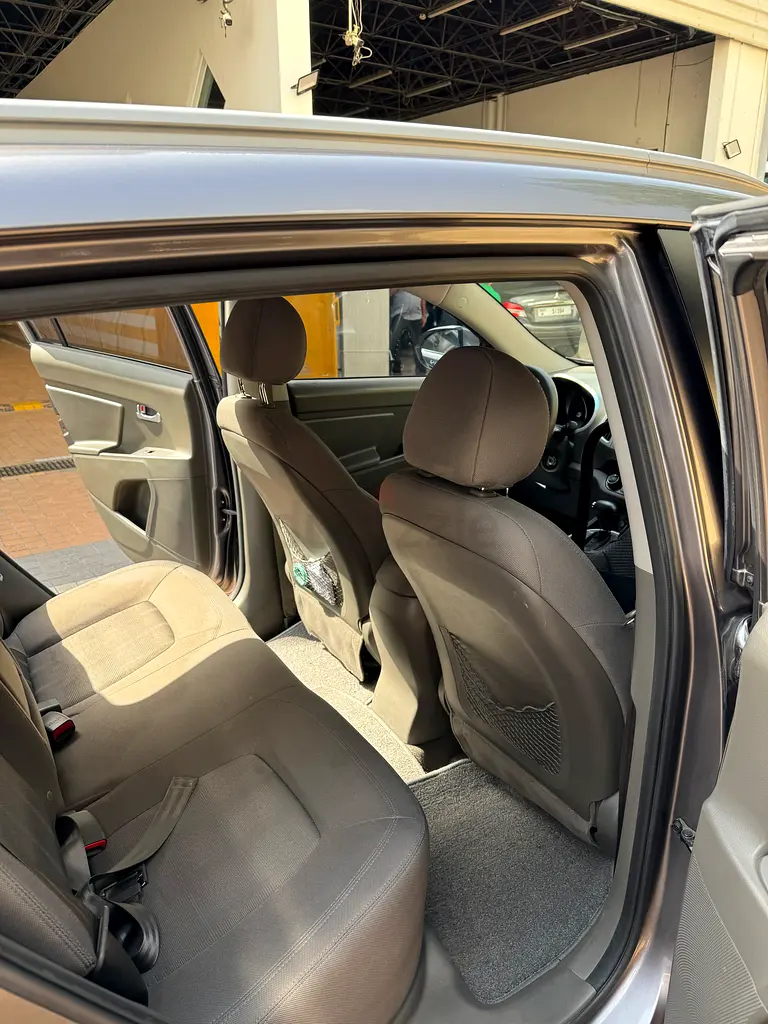 2012 Kia Sportage - 1 owner - clean - GCC - Image 8